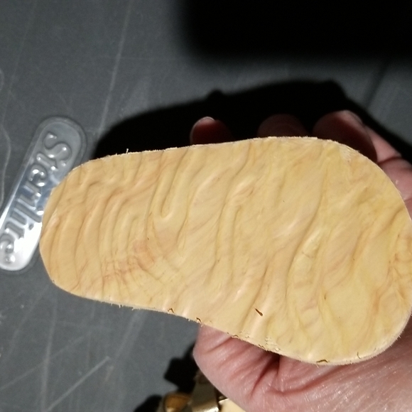 Sandals size 3 - 6 montha by Gerber - Picture 4 of 8